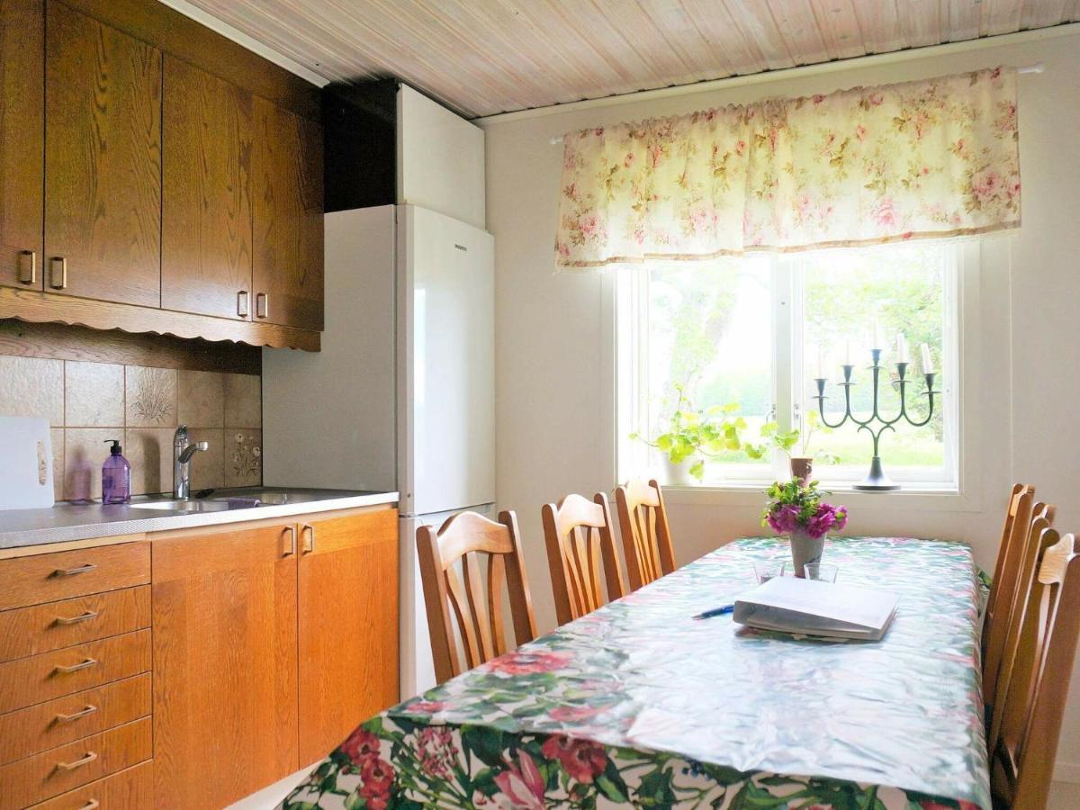 4 Person Holiday Home In G Tene Götene Rom bilde